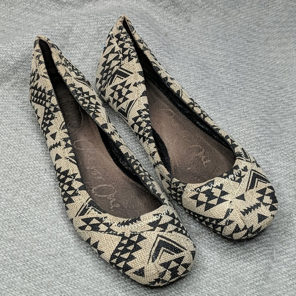 Toms || Ballet Flats Aztec Theme Tan Black Size 6